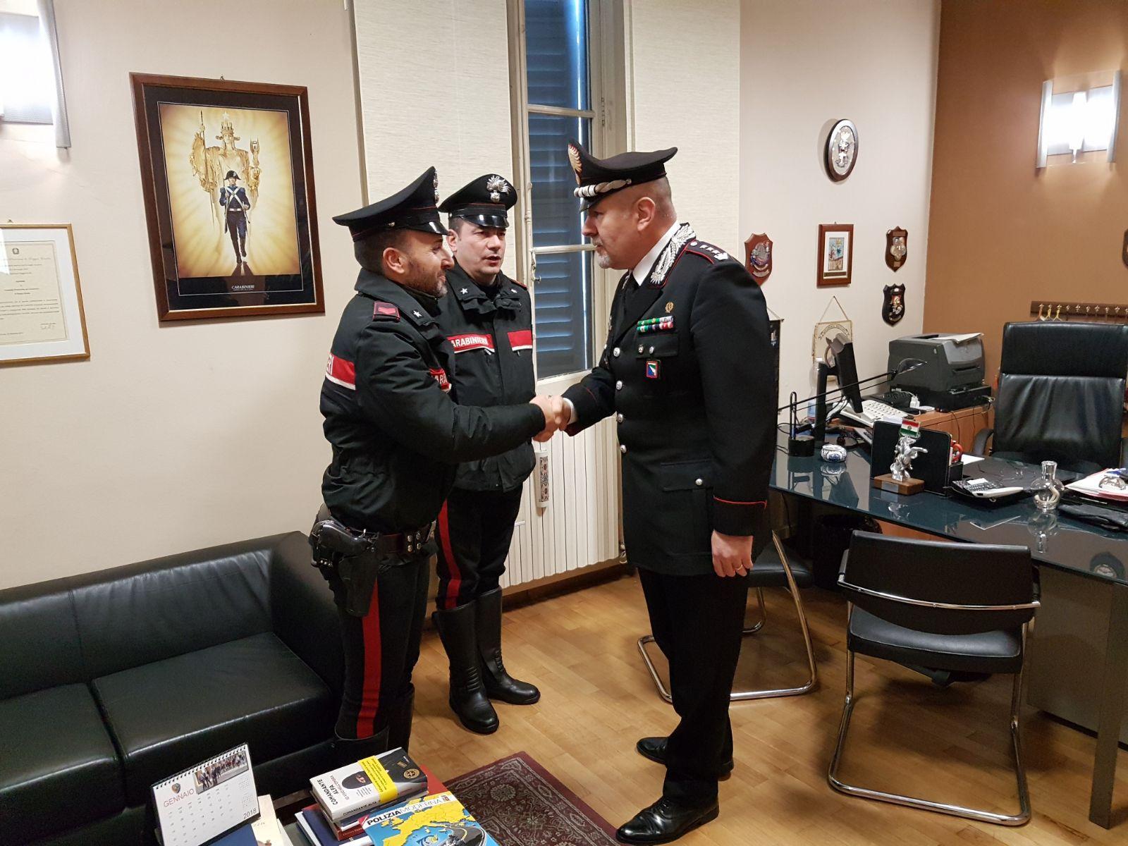 Reggio Emilia: si impicca nel garage di casa, salvato da due carabinieri