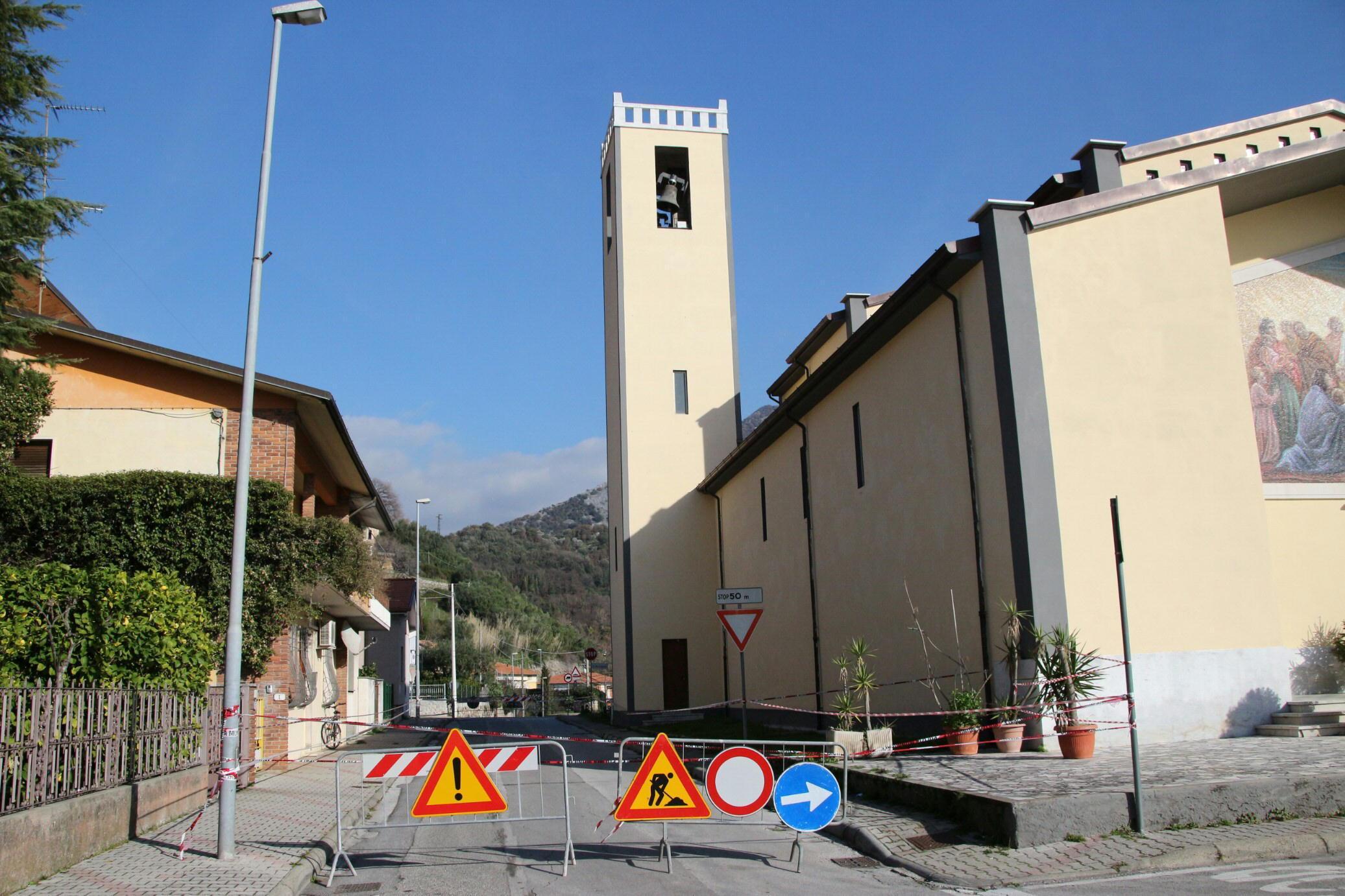 La campana si stacca mentre suona, evacuata la chiesa