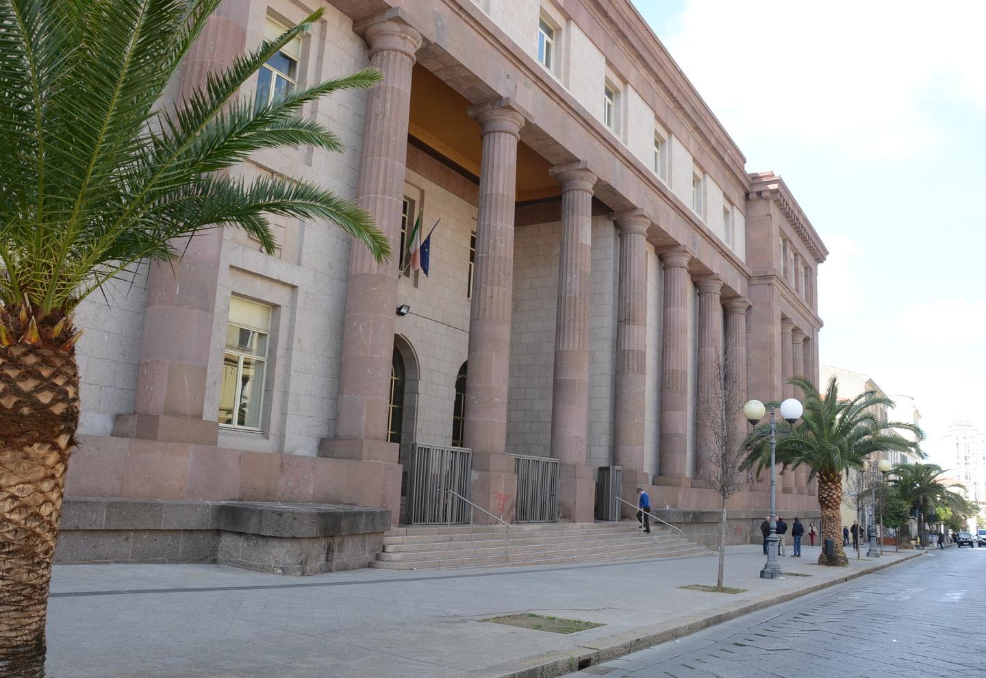 Sassari, proiettili contro il giudice fallimentare 