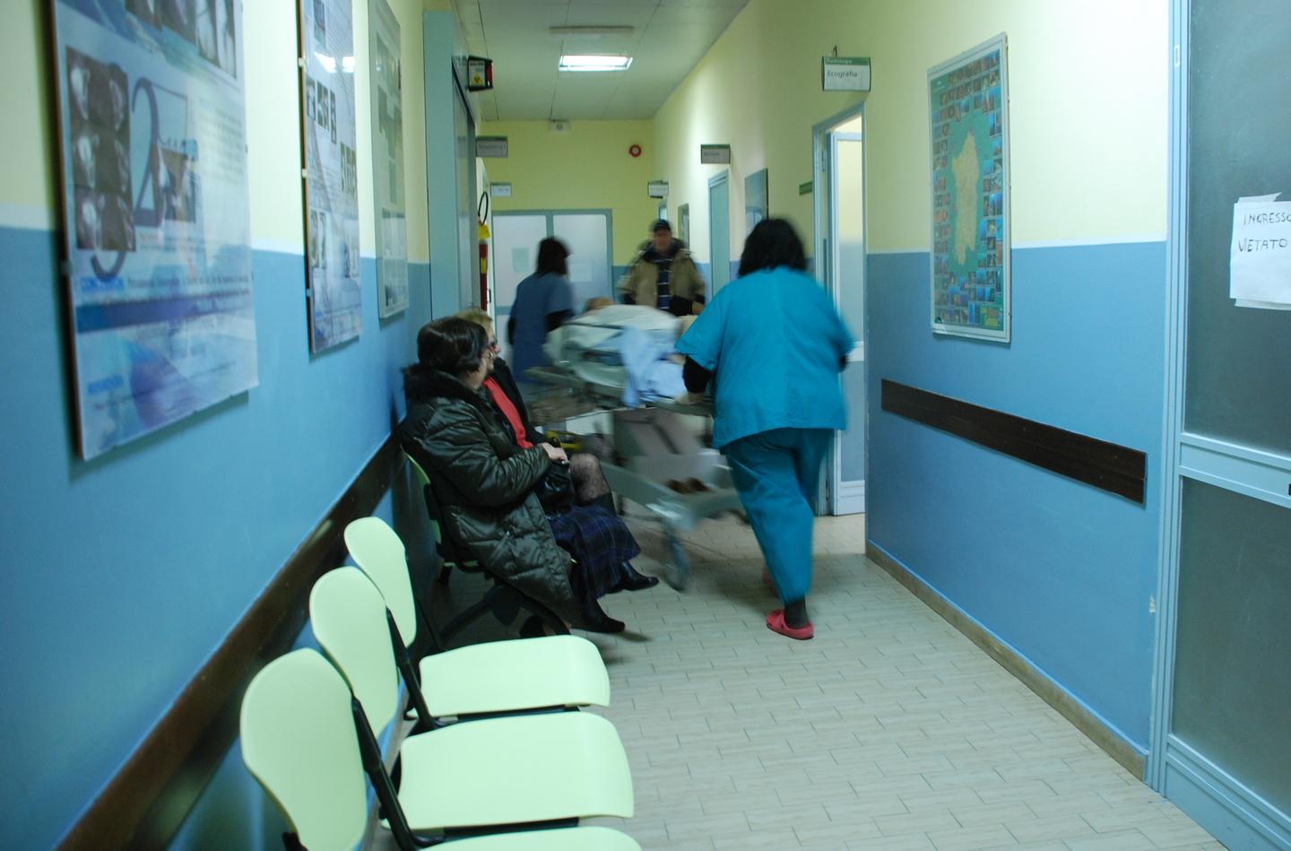 Emergenza personale al “Paolo Dettori” La Medicina va in tilt 