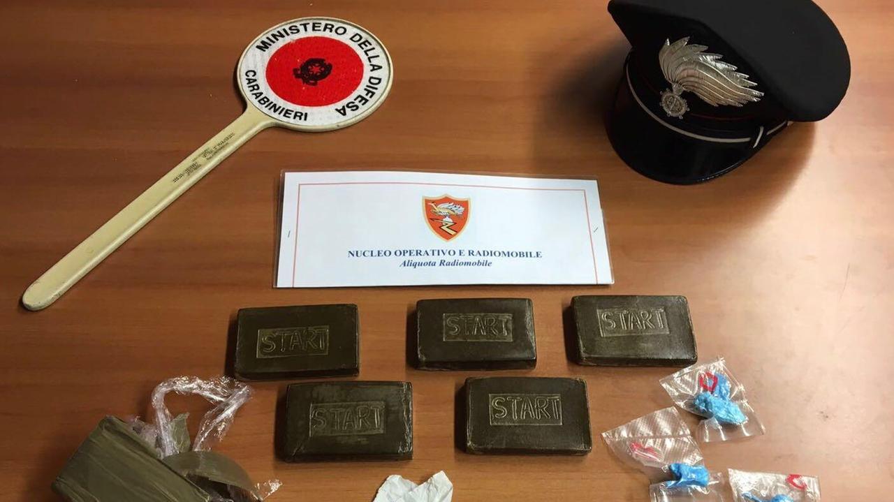 Cagliari, in casa aveva mezzo chilo di hascisc: arrestato