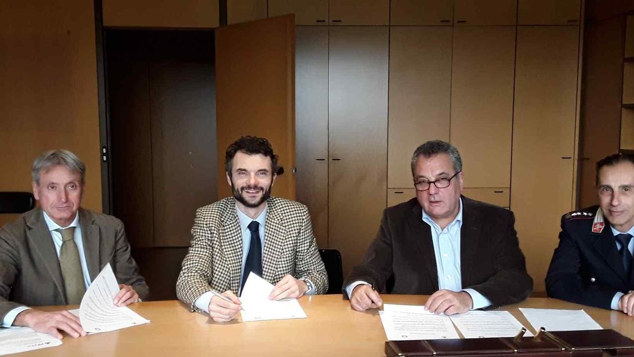 Il procuratore capo Giuseppe Nicolosi e il sindaco Matteo Biffoni