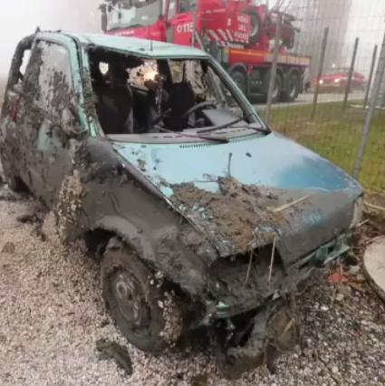 La Fiat 500 recuperata dai vigili del fuoco