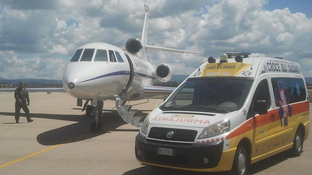 Neonato in pericolo di vita in volo da Alghero a Genova