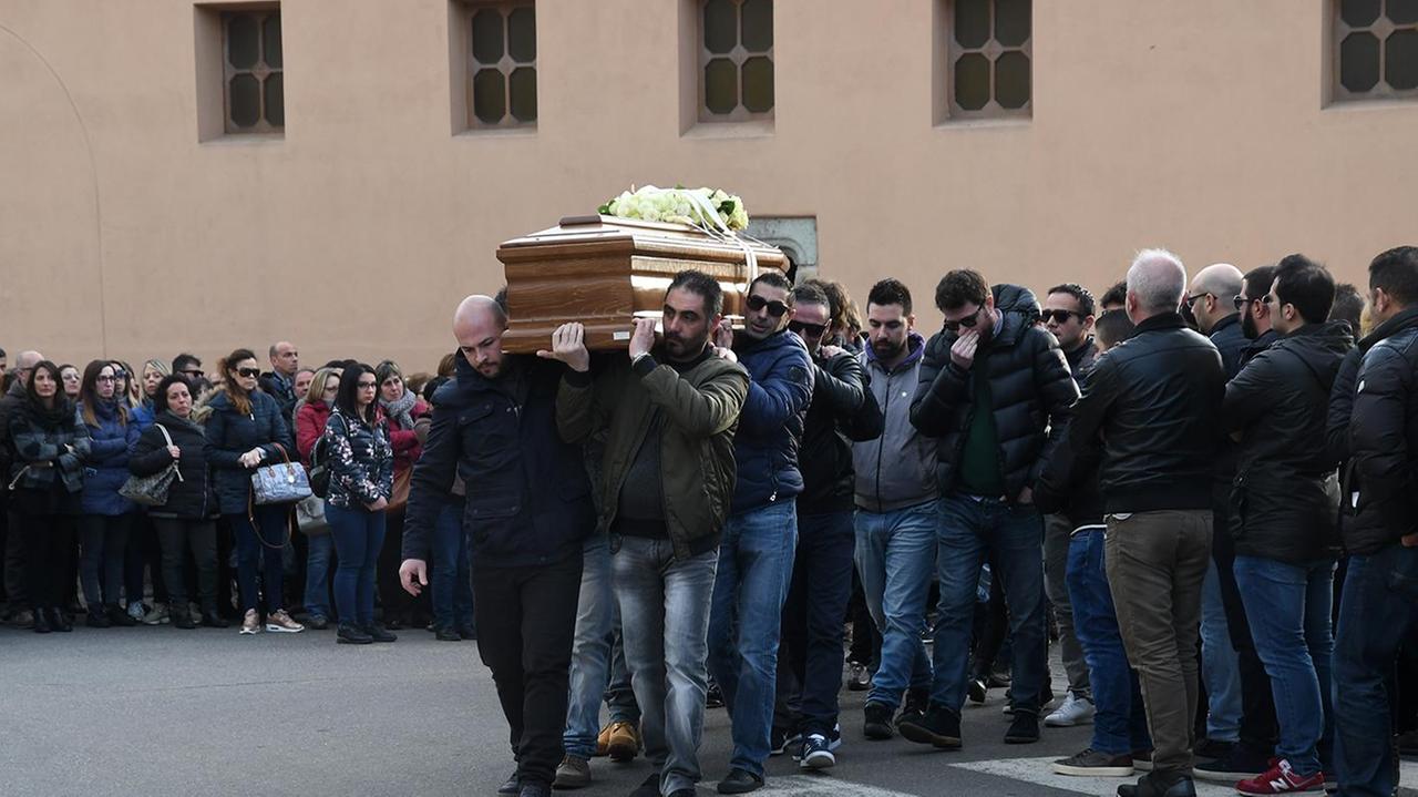 Il funerale di Stefano Feffo Porru