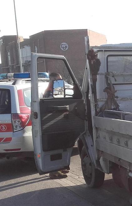 Autocarro carico di rifiuti speciali 