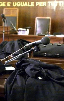 «In doccia con il papà vide le parti intime» 