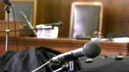 «In doccia con il papà vide le parti intime»