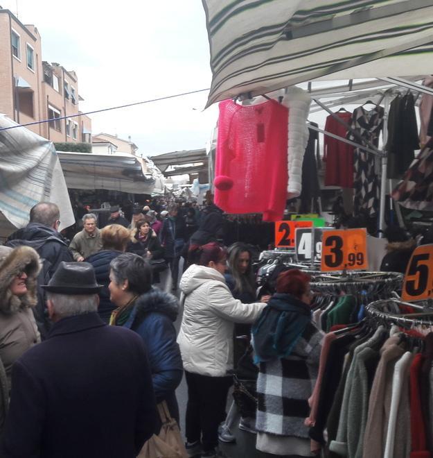 I dubbi e le preoccupazioni degli ambulanti «Chiederemo dei dati tecnici al Comune»