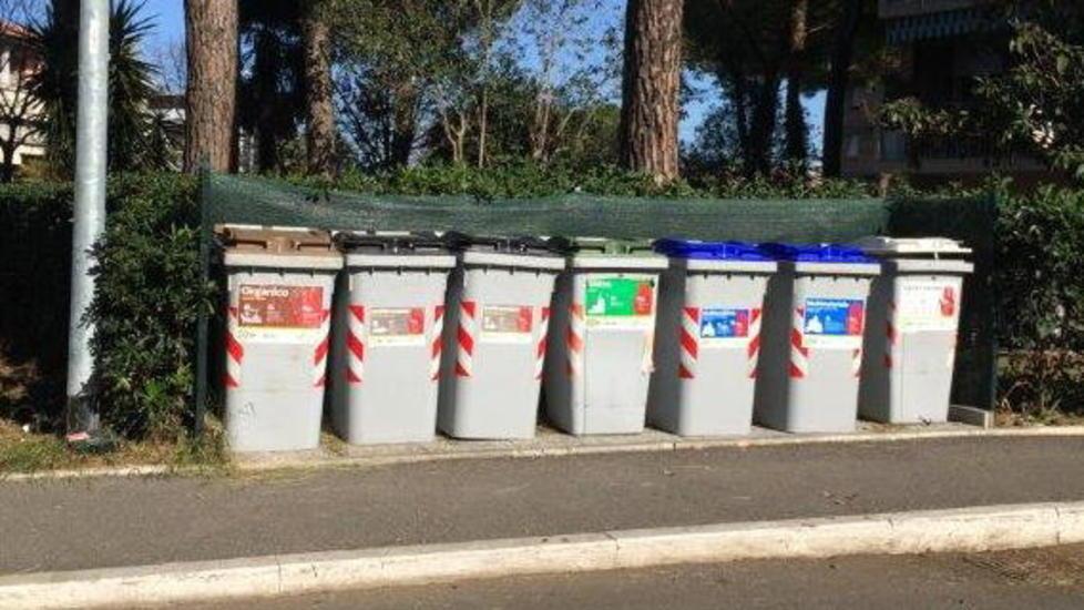 Il porta a porta è iniziato lento Pochi sacchi fuori dalle case