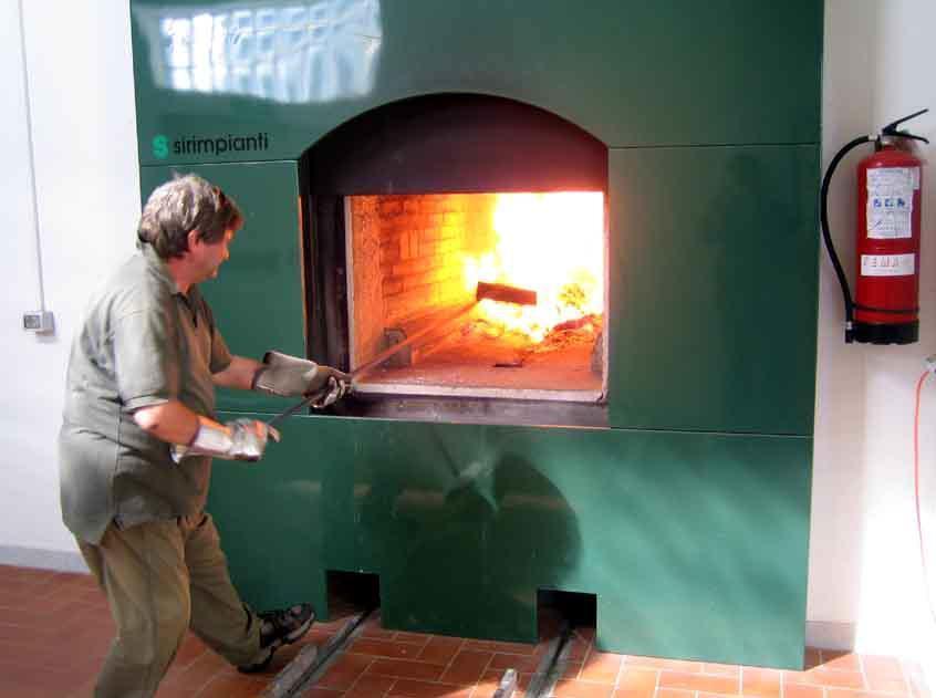 Caos al cimitero, bloccate le cremazioni 