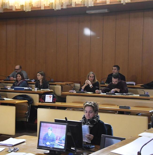 Salta di nuovo il consiglio Le imprese: irresponsabili 