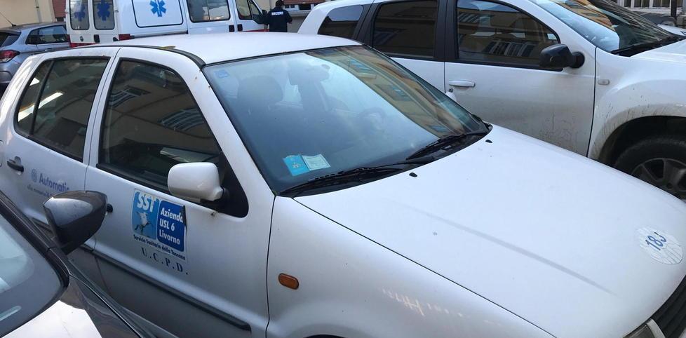 L’auto dell’Asl è pignorata e nessuno può rimuoverla 