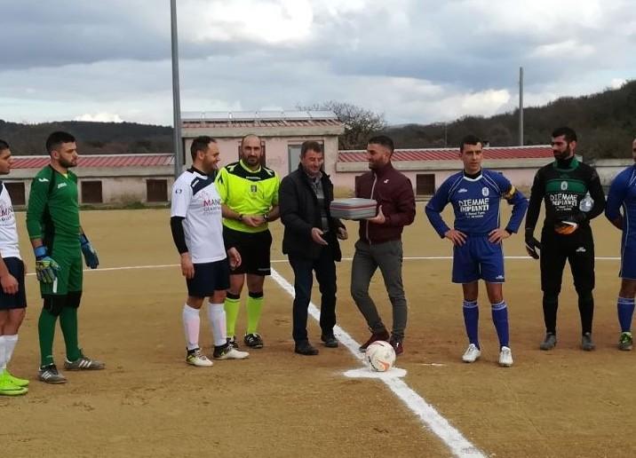 Defibrillatore alla squadra di calcio