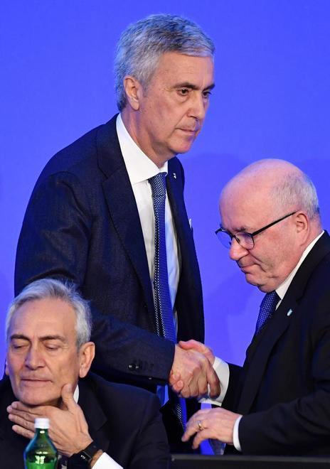 I padroni del calcio litigano come comari Figc commissariata 