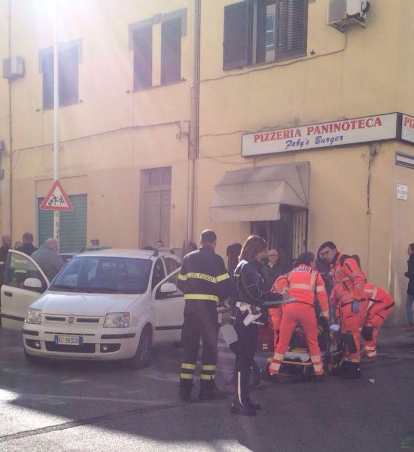 Carambola con quattro auto per una mancata precedenza