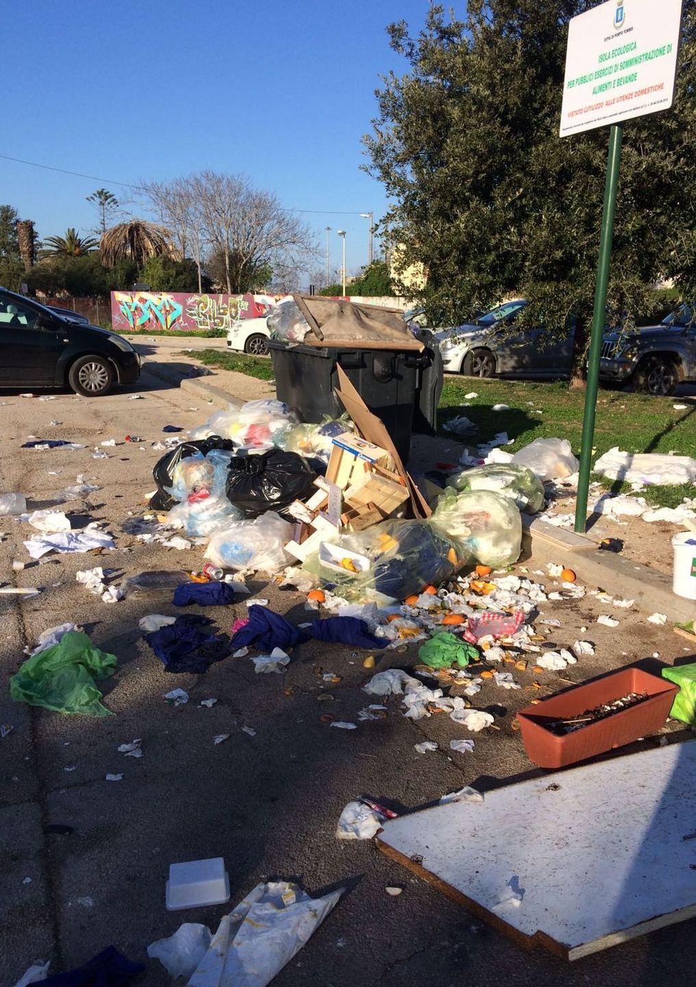 Isole ecologiche formato discarica: scattano le multe 