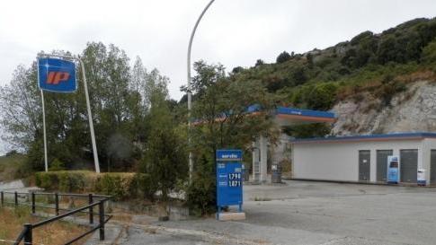 Laconi, il distributore rimane chiuso: crescono i disagi