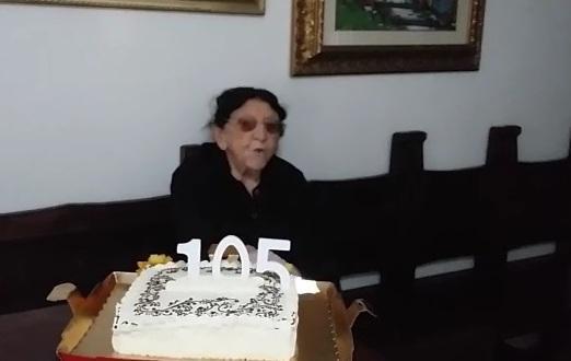 A 105 anni si esibisce in “su ballu a tres passos” 