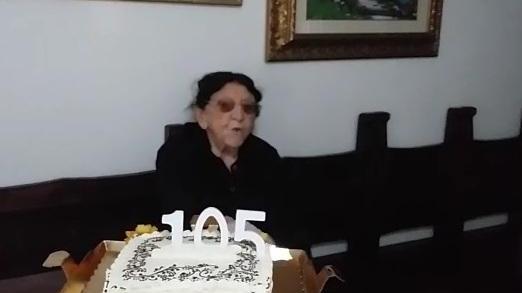 A 105 anni si esibisce in “su ballu a tres passos”