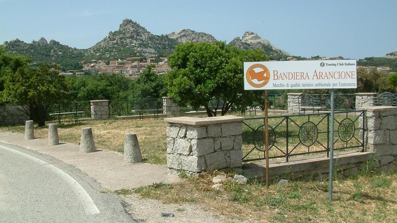 Aggius tiene stretta la Bandiera arancione