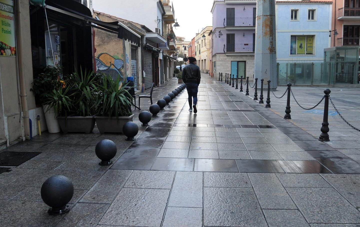 Nizzi ai negozianti: «In piazza Mercato niente più tavolini» 