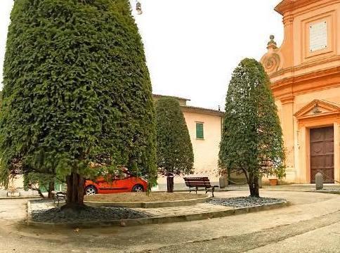 Piazze del paese rese più belle con gli interventi di potatura
