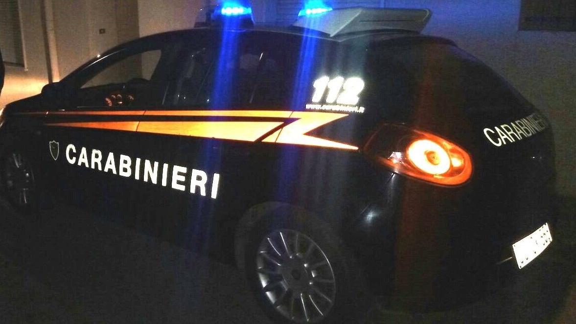 Ubriaco non paga il taxi e poi aggredisce i carabinieri: arrestato