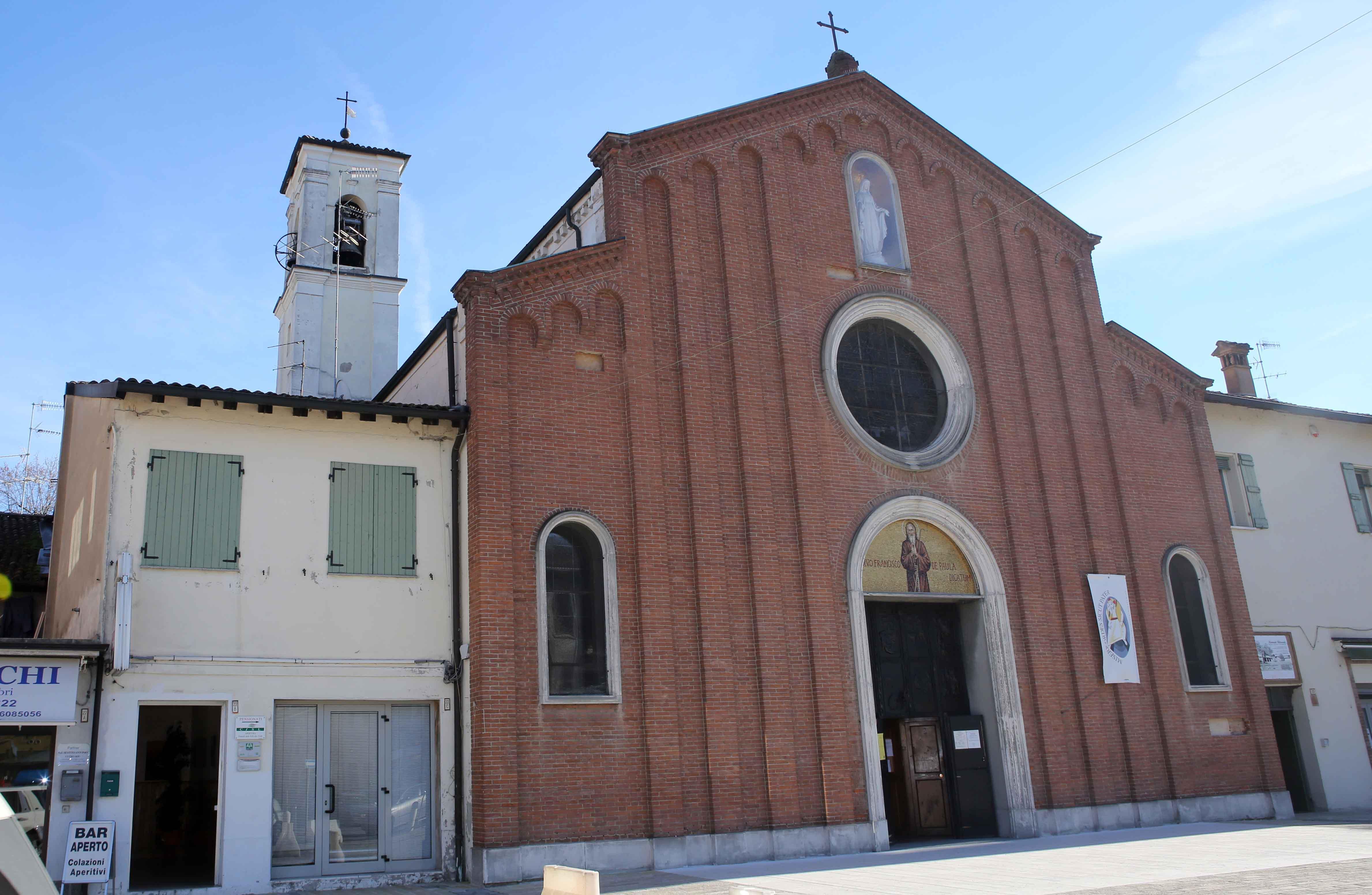 «Si è fatto il segno della croce e invece voleva solo derubarmi»