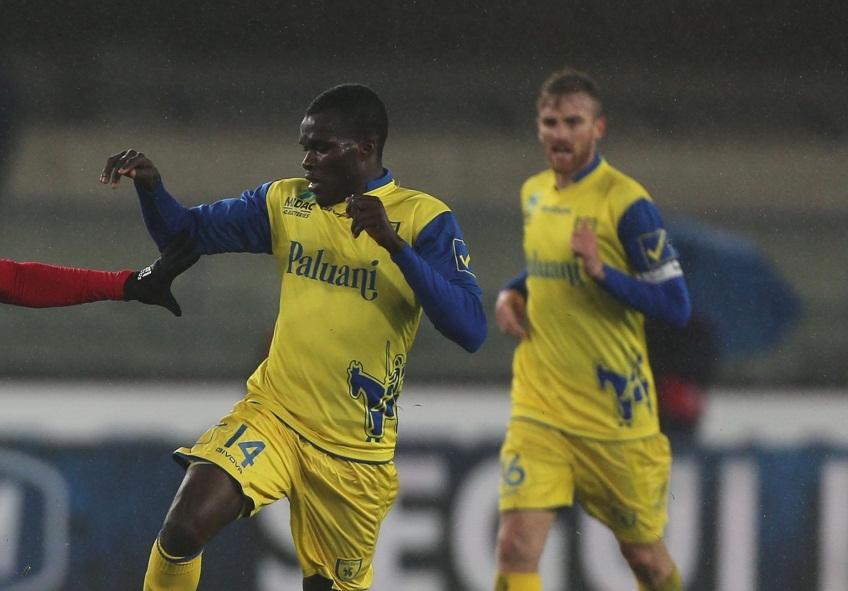 Isaac Cofie quando giocava nel Chievo