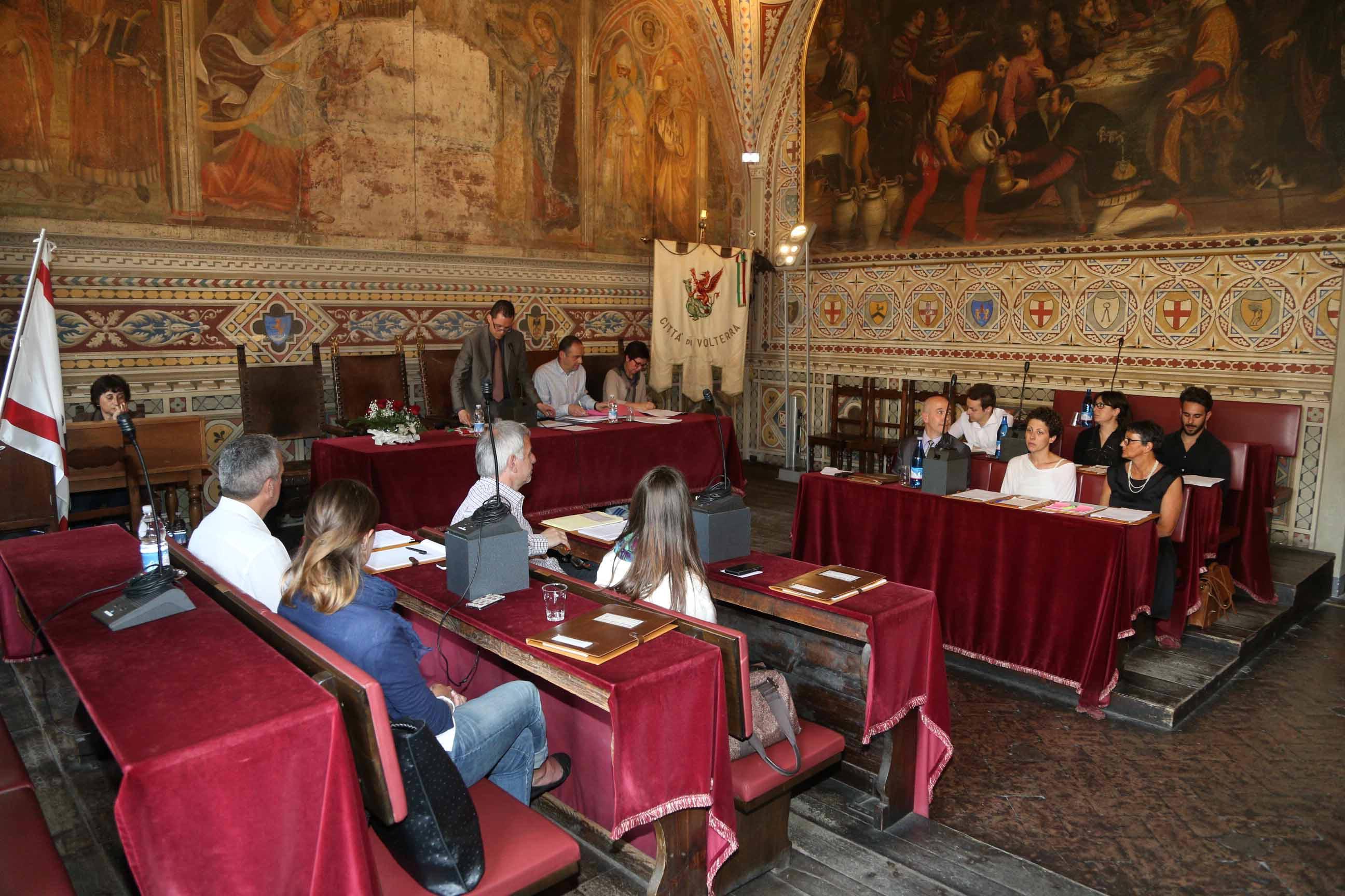 Una seduta del consiglio comunale di Volterra (Foto Franco Silvi)