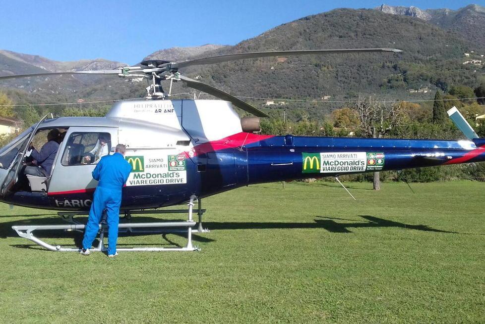 In volo in elicottero sui cieli della Versilia nei giorni di S. Biagio