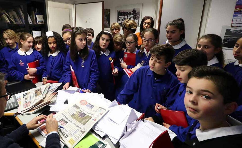 La Quinta A della Paradiso B in visita alla redazione 