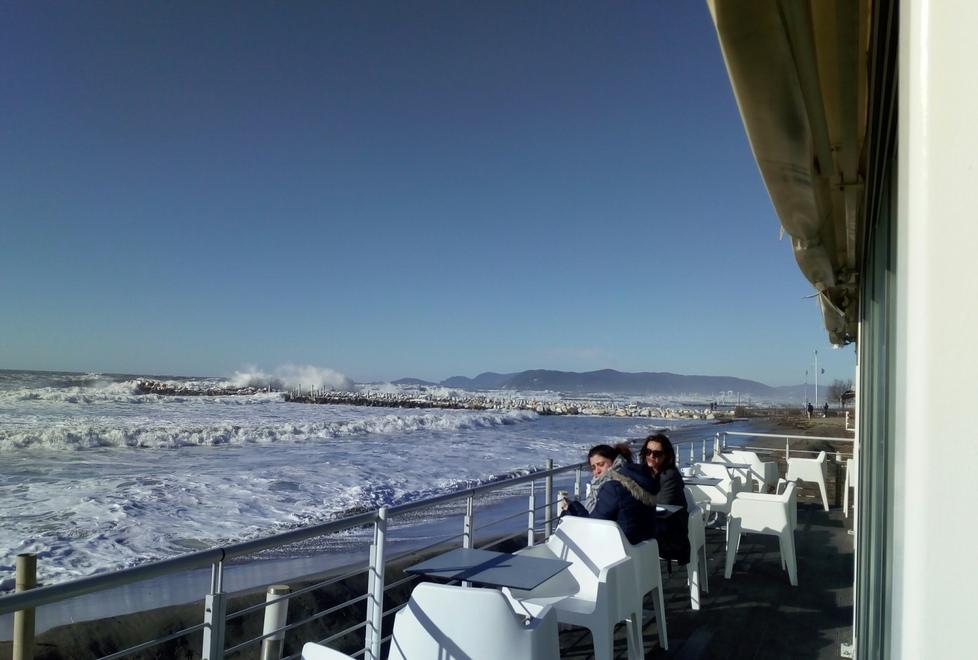 Lo spettacolo del mare da quella terrazza