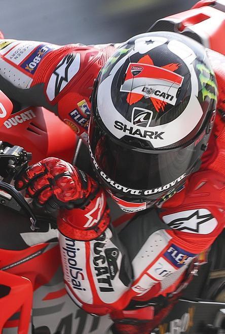 Lorenzo vola con la Ducati, Rossi e Marquez restano indietro