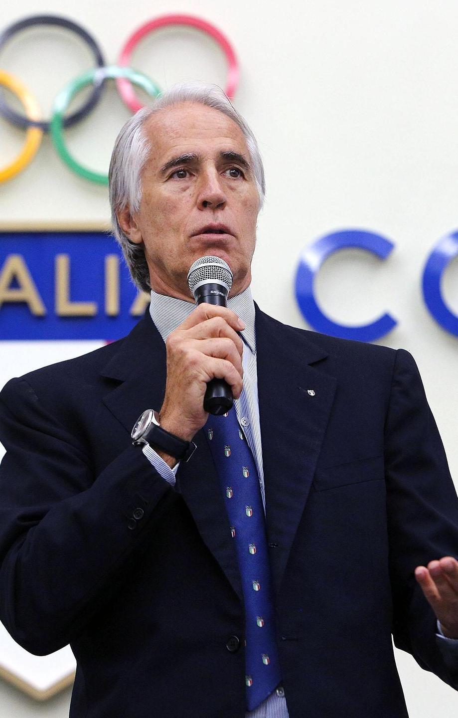 Malagò prova a rigonfiare il pallone 