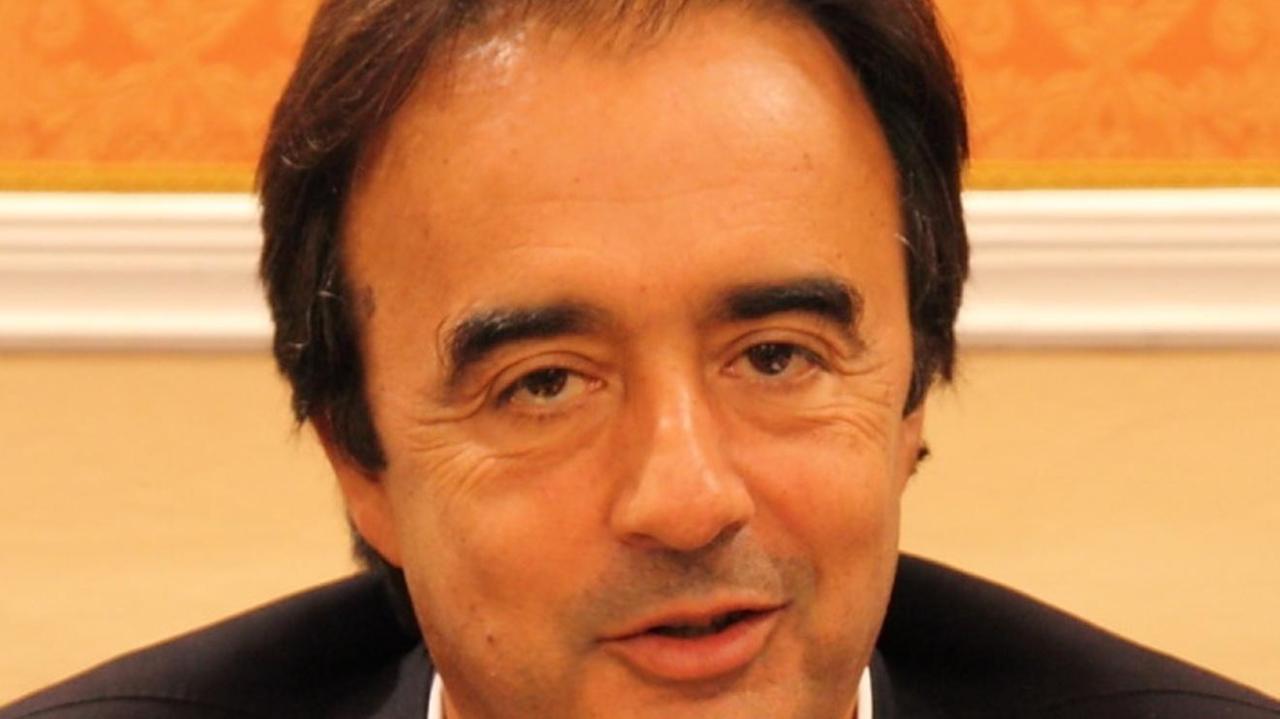Nomi depennati e simboli spariti all’ultimo