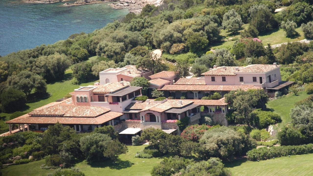 Berlusconi, ok del Comune per il restyling delle ville