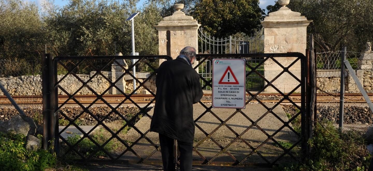 Prigionieri a casa propria: addio al passaggio a livello 