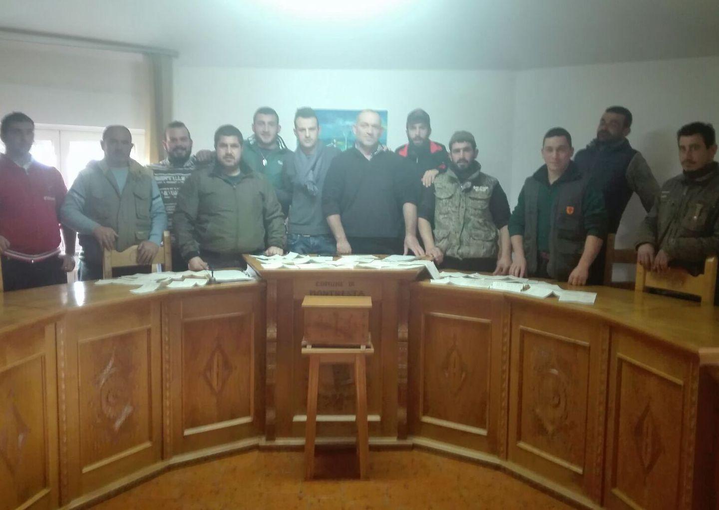 La rabbia degli allevatori: restituite le schede elettorali