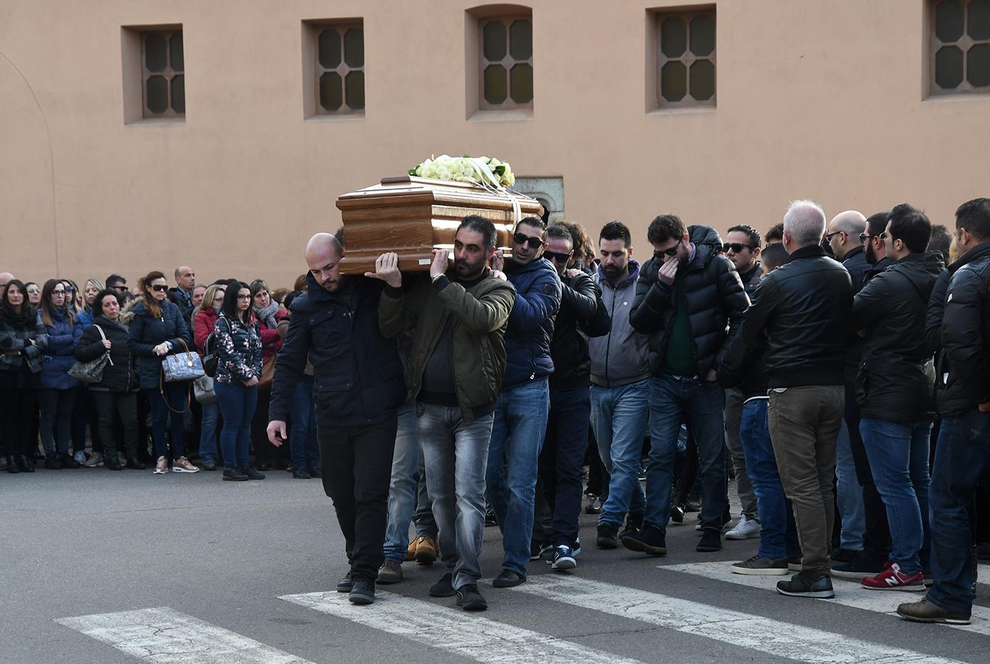 Un tela immensa come il cielo per l’ultimo saluto a “Feffo”