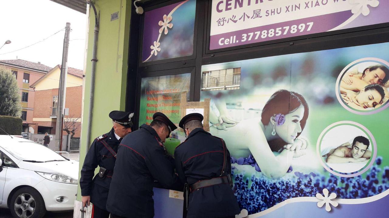 Formigine: chiuso centro massaggi a "luci rosse"