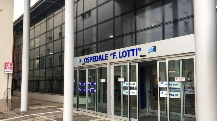 Si uccise a 16 anni, lo zio: «Mai fatto sesso»