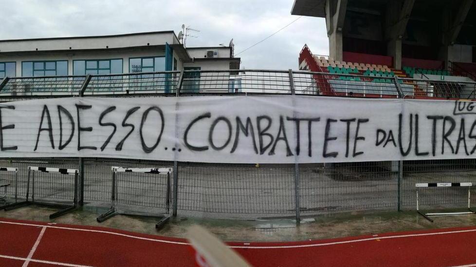 La carica degli ultras «Ora combattete»