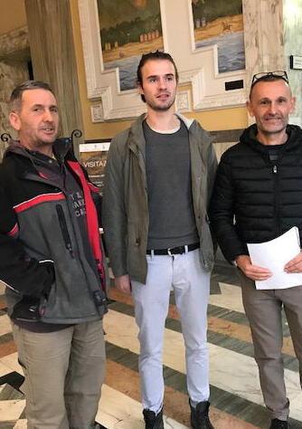 Raccolte centotrenta firme contro l’antenna 