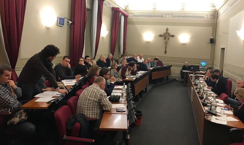 Sì alla mozione antifascista 