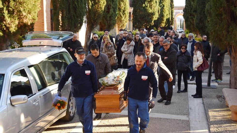L’ultimo saluto a Fosco Tarsi al cimitero di Sterpeto