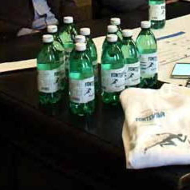 Bottigliette speciali dello sponsor Fonteviva