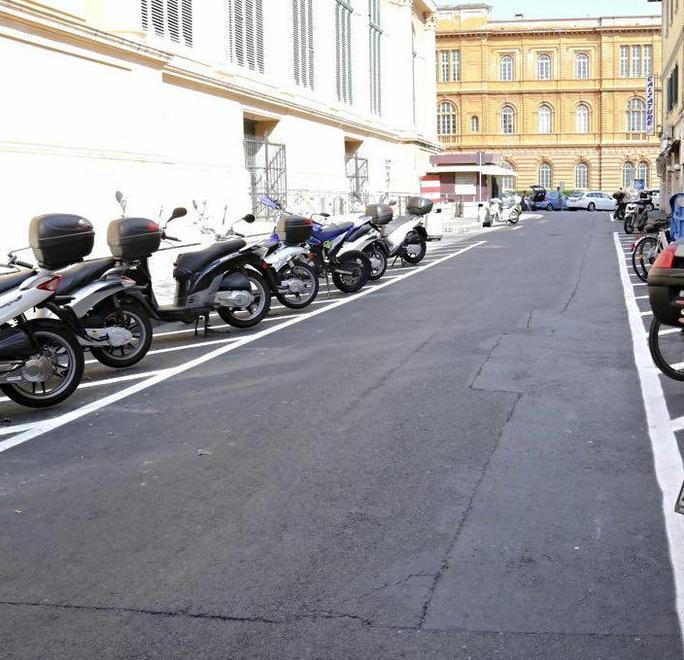 Trovata ferita per strada in via del Cardinale