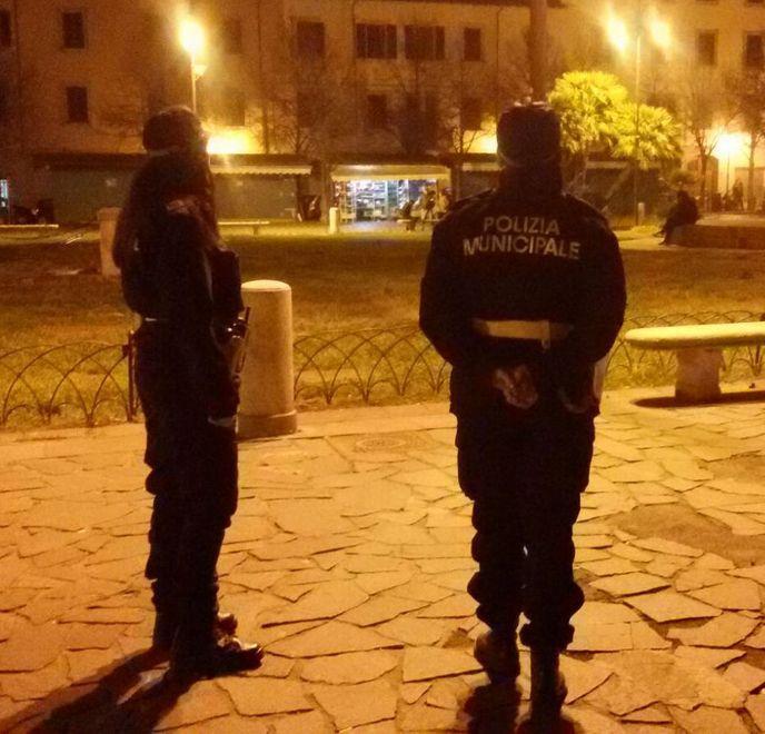 E per l’emergenza ecco una pattuglia dei vigili urbani